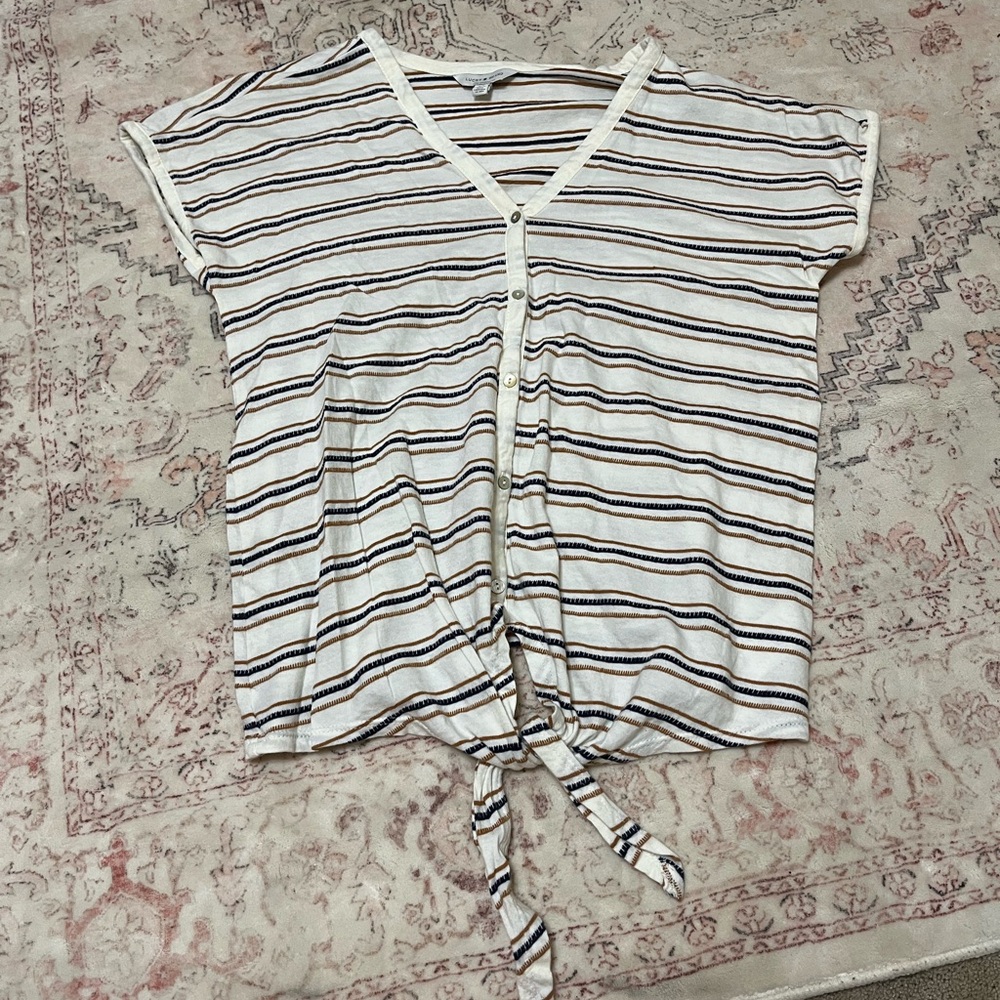 Stripped short sleeve cream and tan tie front top